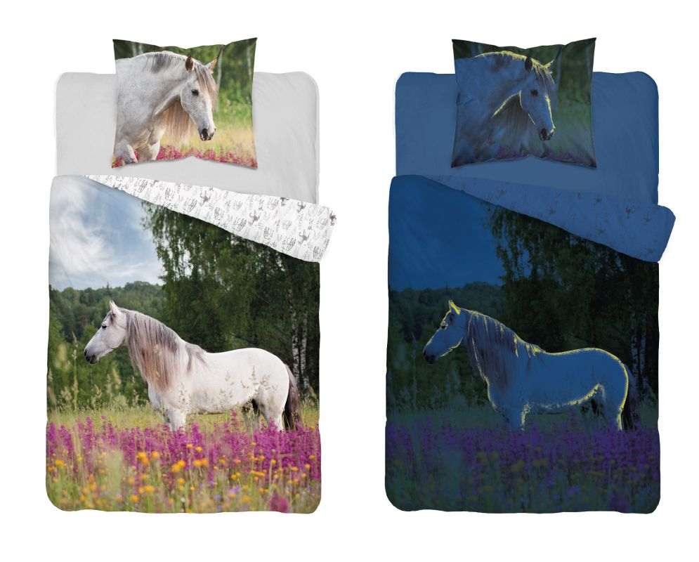 Obliečky 140x200 KÔŇ na lúke svietiace