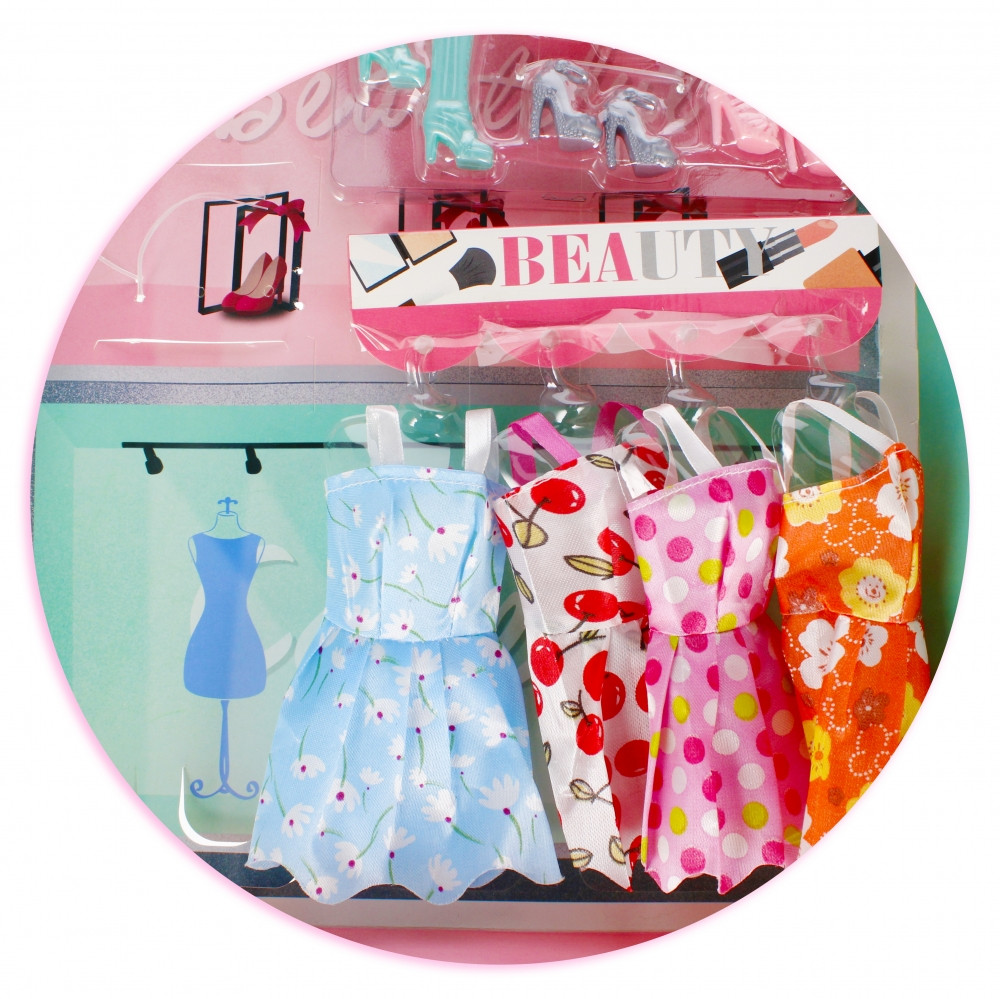 Bábika v modrých šatách